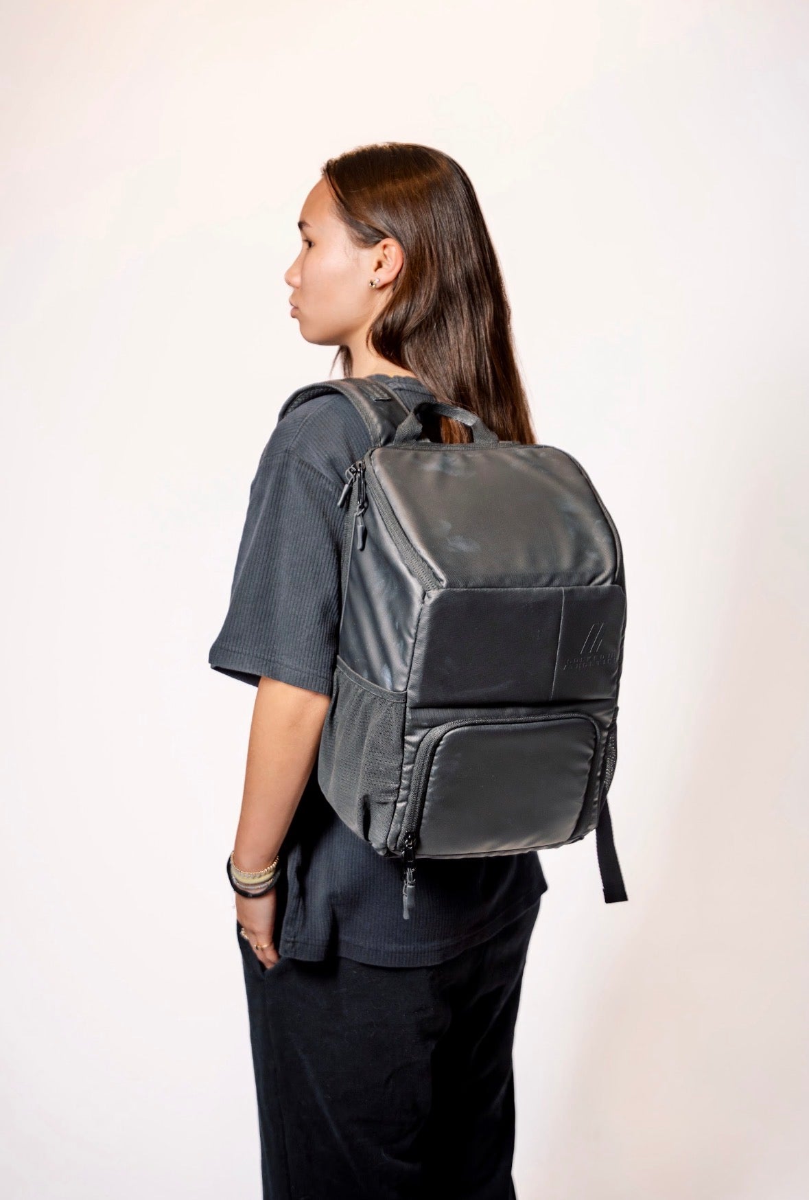 can mini elite hold 2 backpack CCW Expandable side pocket for extra storage Every hooper wants this backpack.